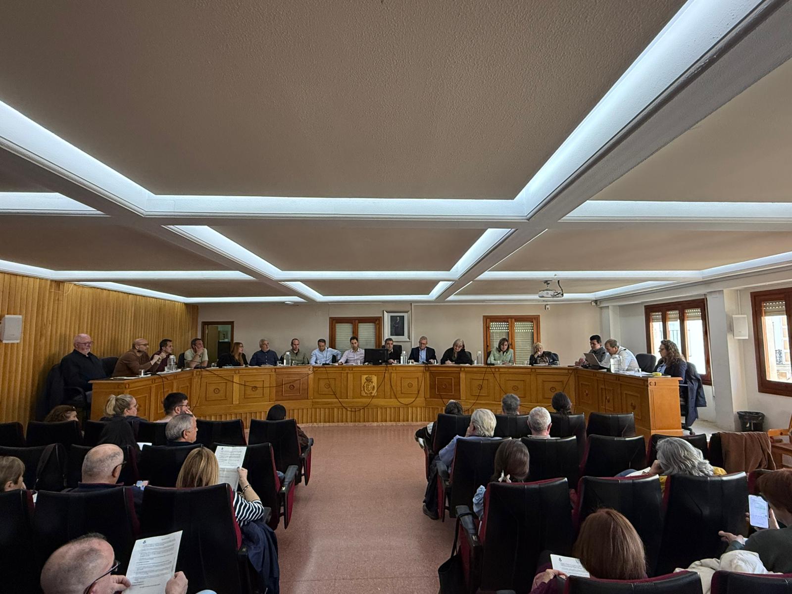 Chiva aprueba un plan de subvenciones para urbanizaciones con el respaldo del equipo de gobierno